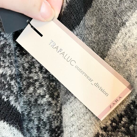 ZARA Women's Gray Stripe Outerwear Knit Wool Open Front Poncho Cape Medium NWT - Picture 8 of 9